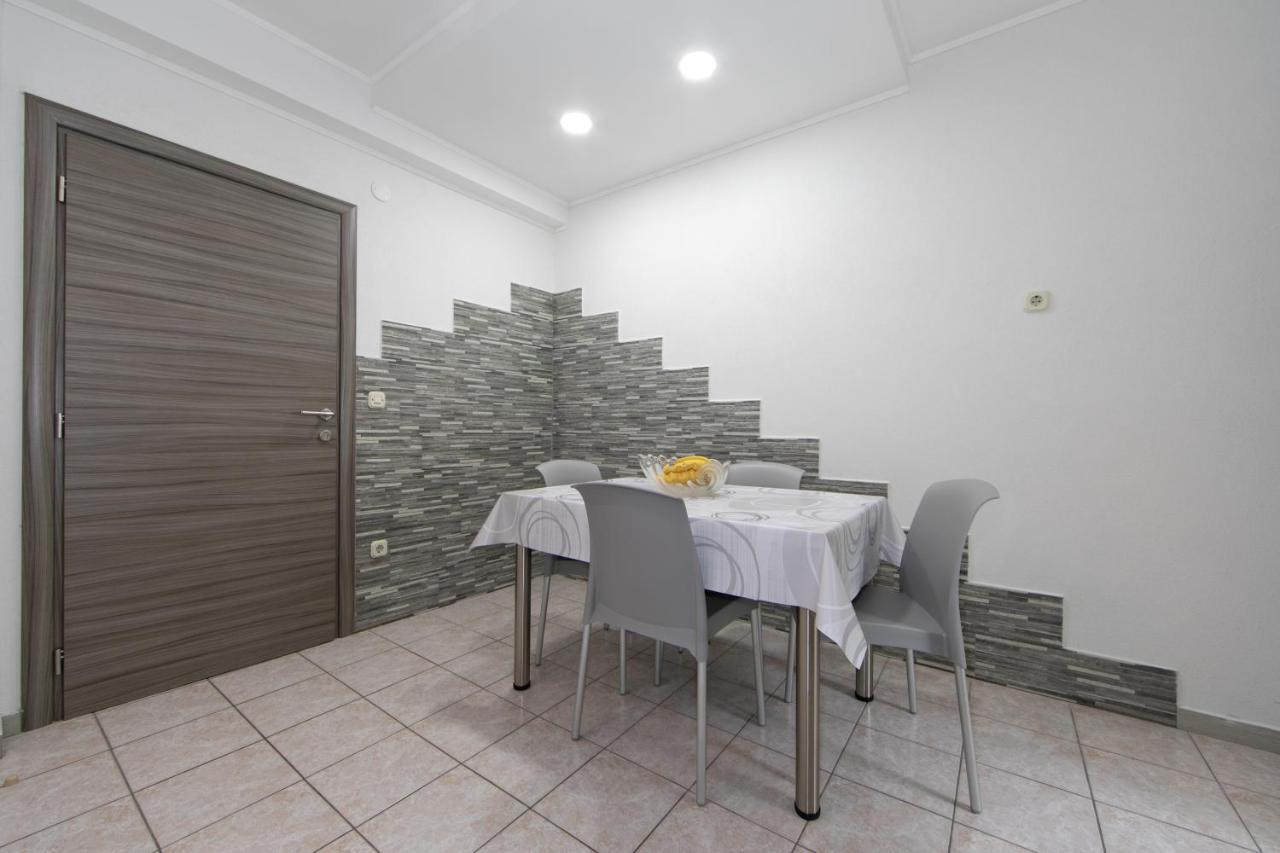 Apartments Maja Tučepi Εξωτερικό φωτογραφία